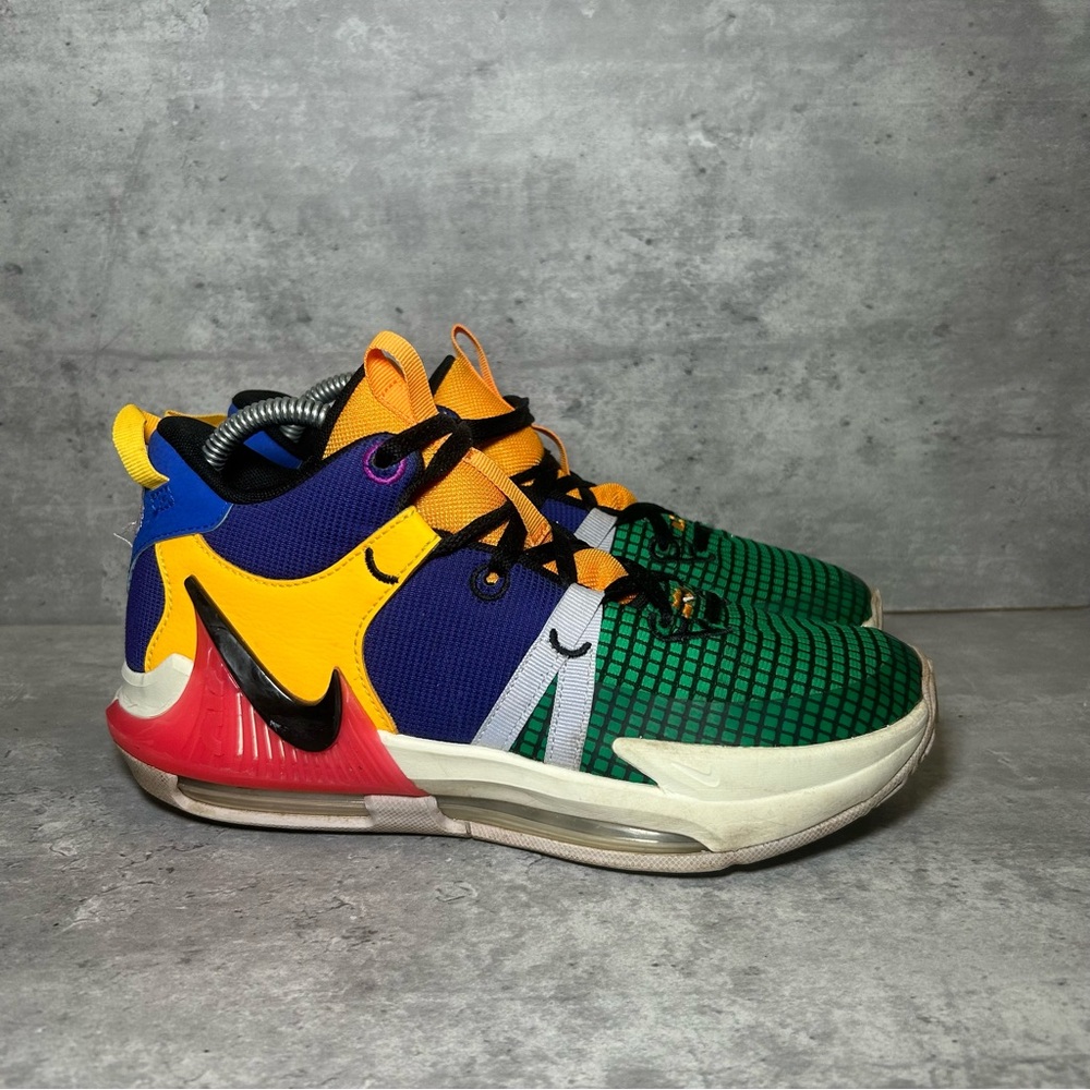 Nike Lebron Witness 7 Basketball Shoes FQ8170-585 Womens sz 8
